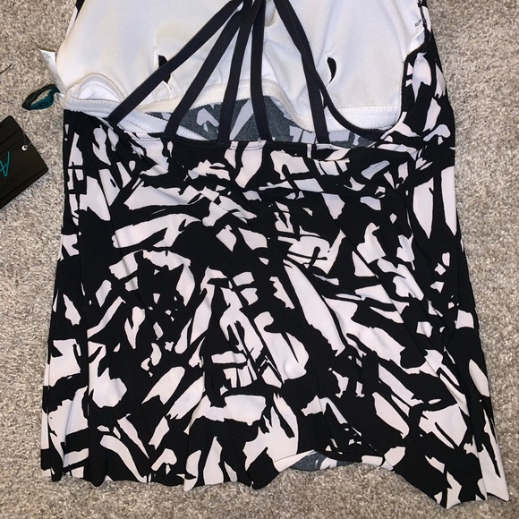 BRAND NWT Aqua Green Black & White Swim top sz M - Picture 14 of 15
